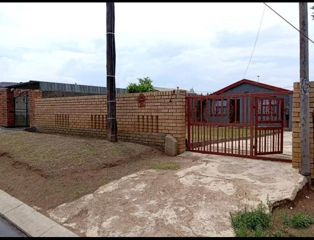 2 BEDROOM HOUSE FOR SALE IN MOROKA